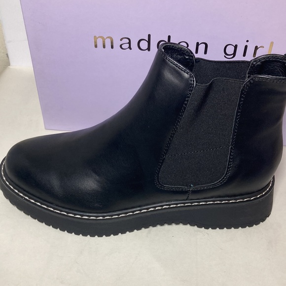 Madden Girl Shoes Nwt Ladies Kween Chelsea Boots In Black By Madden